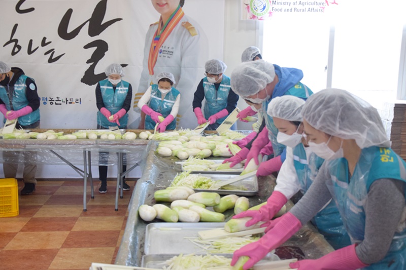 [사진자료] 한국재정정보원 e나라 방방곡곡 봉사단 김장 나눔활동으로 취약계층 식생활 지원(3)
