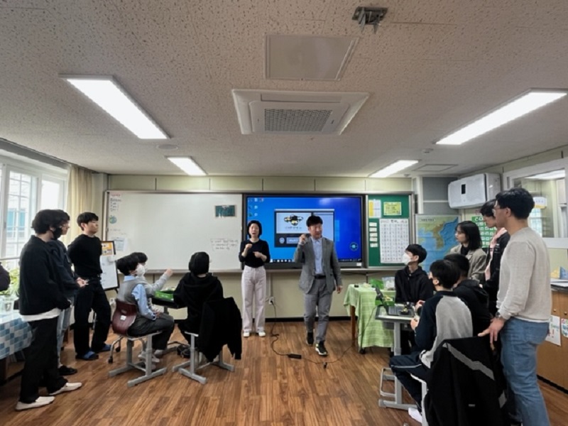 한국재정정보원, 시립서대문농아인복지관 대상 코딩교육 4월 지원 활동1